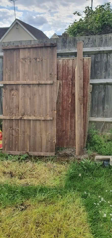 Photo of free Fence overs (LU2)