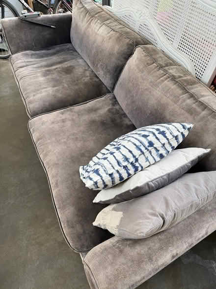 Photo of free three seater sofa super comfy (Nottingham NG2) #3