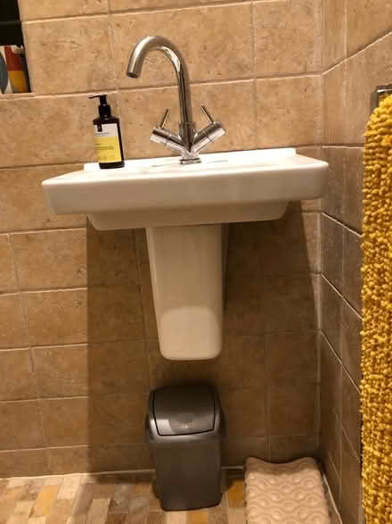 Photo of free Roca shallow basin & pedestal (Horsham RH13) #2