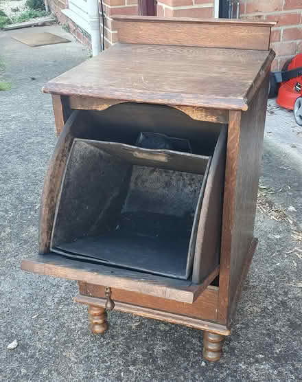 Photo of free Wooden coal/scuttle storage box (TA1) #4