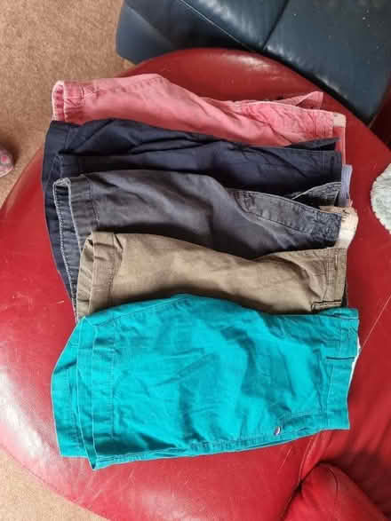 Photo of free Various 31" and 32" waist shorts (GU11) #1