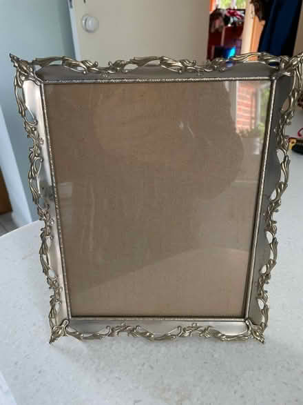 Photo of free Picture frame - standing (New Malden KT3) #2