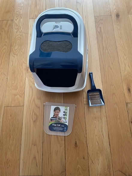 Photo of free Large Litter Box (Sunbury TW16) #2
