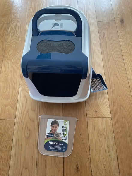 Photo of free Large Litter Box (Sunbury TW16) #1