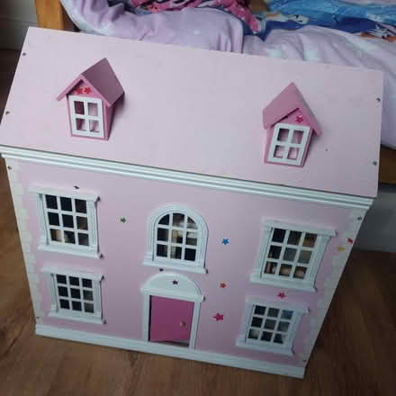 Photo of free Childrens doll house (Clapham (SW4)) #1