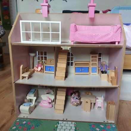 Photo of free Childrens doll house (Clapham (SW4)) #3