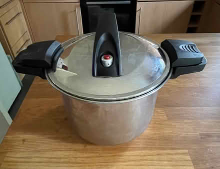 Photo of free Pressure Cooker (Wotton Pitch GL1) #1