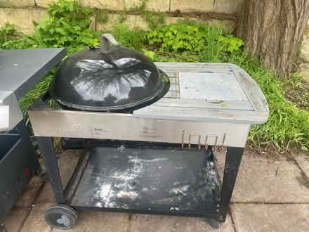 Photo of free BBQ (LU1 stockwood park) #1
