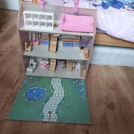 Photo of free Childrens doll house (Clapham (SW4)) #4