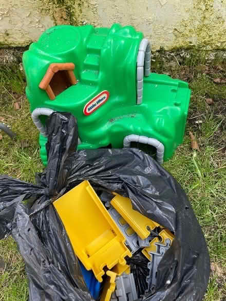 Photo of free Little tykes road and railway (Stanhill BB5) #1