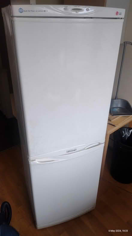 Photo of free lg fridge freezer not going cold (london NW11) #1