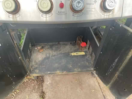 Photo of free Gas BBQ (LU1 stockwood park) #4