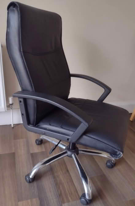 Photo of free Office swivel chair (Knotty Ash L12) #2