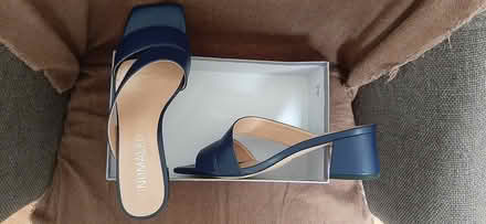 Photo of free womanʻs slides (Kaneohe) #2