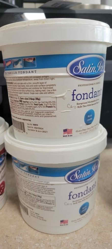 Photo of free Fondant blue (Everett) #1