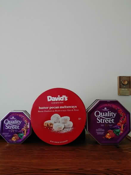 Photo of free Metal cookie and chocolate tins (Burhamthorpe/Tomken Miss.) #1