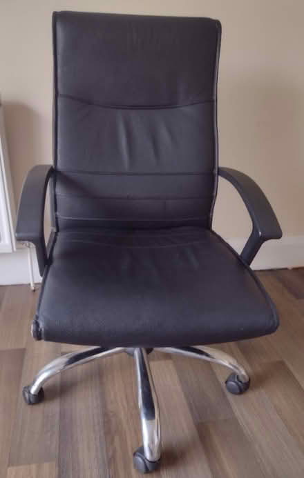 Photo of free Office swivel chair (Knotty Ash L12) #1