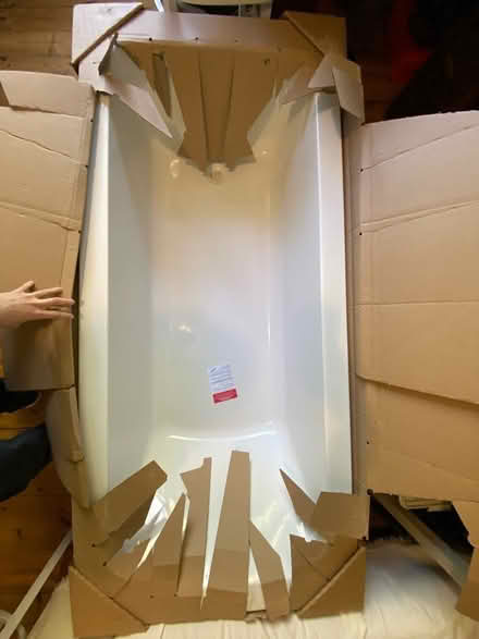 Photo of free acrylic bath -brand new (South Croydon) #1