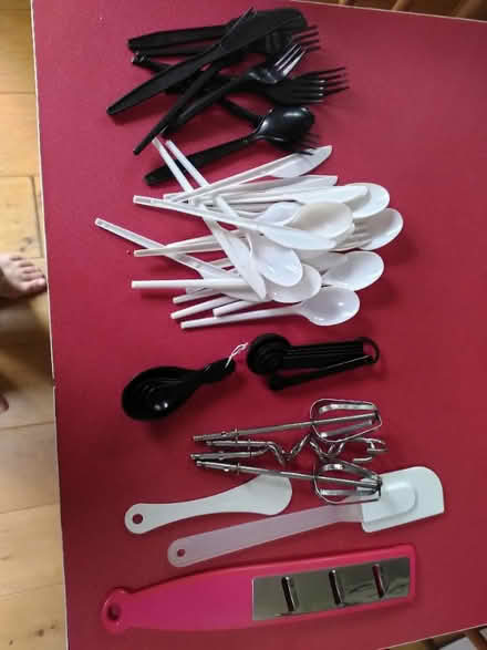 Photo of free Measuring spoons, spatulas and other kitchen bits (Northchurch HP4) #1