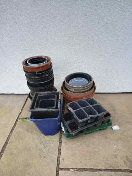 Photo of free Selection of plastic plant pots (Old Road OX3) #1