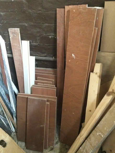 Photo of free Off cuts of wood type board (luton LU3) #1
