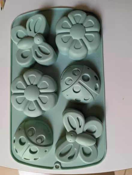 Photo of free Silicon cake moulds (Kenpshott RG22) #3