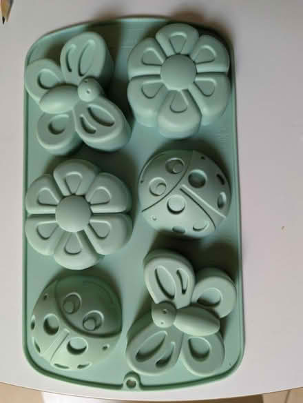 Photo of free Silicon cake moulds (Kenpshott RG22) #3