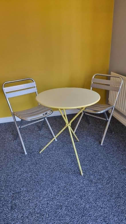 Photo of free Outdoor patio table and chairs (Stamford Brook) #1