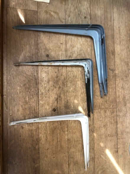 Photo of free Shelf brackets (Farningham DA4) #1