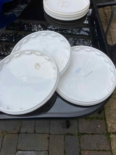 Photo of free Children's paint palettes/plastic lids (Malvern Link WR14) #1