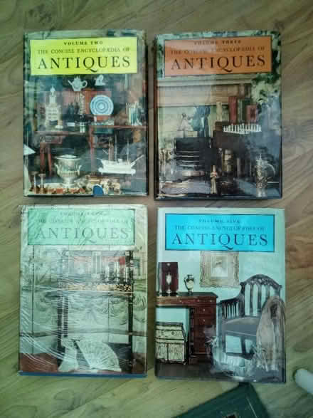 Photo of free Books x6 Antique collector encyclopedias (Great Missenden HP16) #1