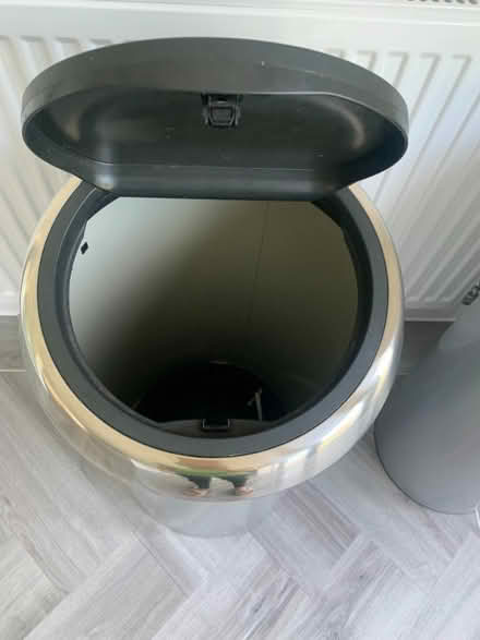 Photo of free Brabantia 60ltr Large Kitchen Touch Bin Metallic Grey (ME9) #3