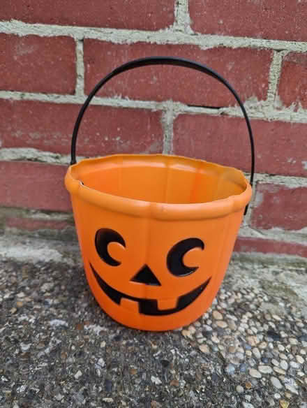 Photo of free Halloween bucket (N11) #1