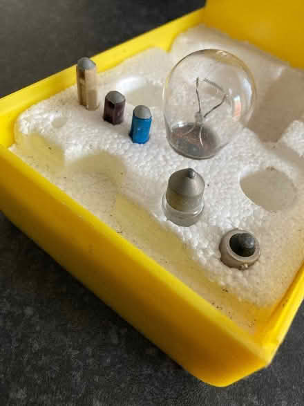 Photo of free Car (Renault) bulbs (Woodley RG5) #1