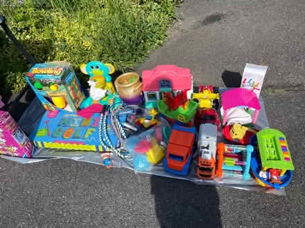 Photo of free TONS OF TOYS - games, puzzles, dolls (IQ Winnersh RG41) #1