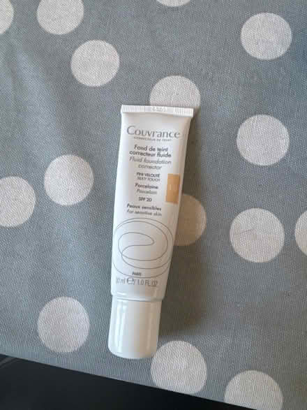 Photo of free Foundation with SPF 20 light (Hampstead, mw3) #1