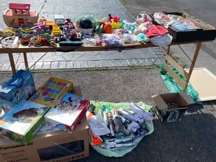 Photo of free TONS OF TOYS - games, puzzles, dolls (IQ Winnersh RG41) #3