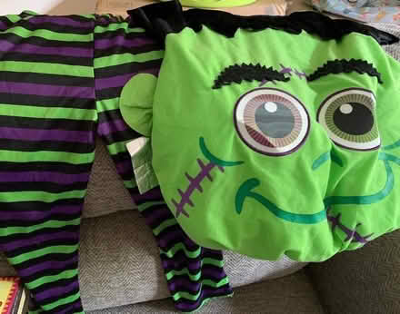 Photo of free Age 5-6 Halloween/Dressing up Clothes (Browns Wood MK7) #3
