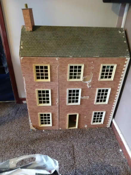 Photo of free Dolls house in need of repair (Blackbird Leys OX4) #1