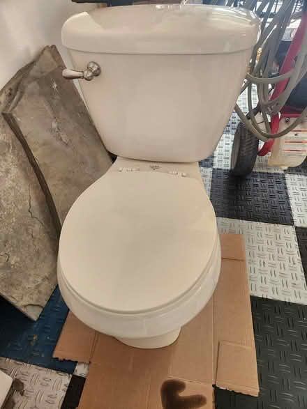 Photo of free toilet (port ewen, ny) #1