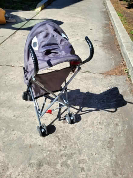 Photo of free Baby Shark stroller (Jeff Park 60630) #1