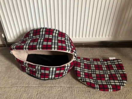 Photo of free cat bed (Woodseats S8) #4