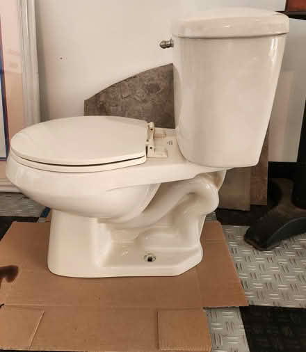 Photo of free toilet (port ewen, ny) #2