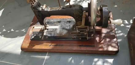 Photo of free Edwardian sewing machine (HP10 penn) #4