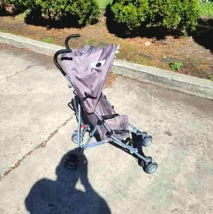 Photo of free Baby Shark stroller (Jeff Park 60630) #2