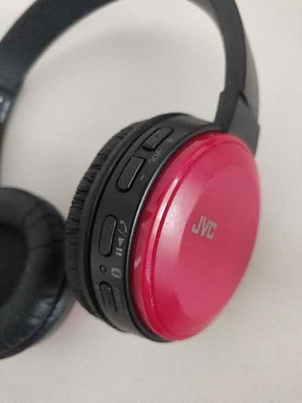 Photo of free Wireless headphones (Niddrie EH16) #3