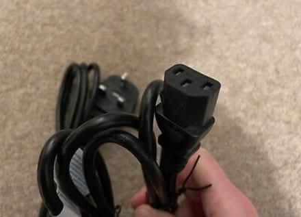 Photo of free 2 UK monitor power cables (Elephant and castle SE1) #1