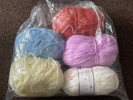 Photo of free 5 large balls of wool (Tameside SK14) #1