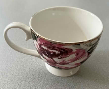 Photo of free 6 mugs - different colours & sizes (Surbiton KT6) #4