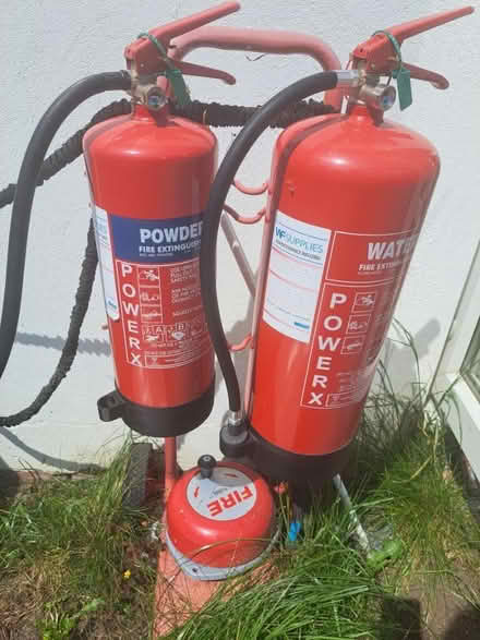 Photo of free 2 fire ext with alarm on stand (CR7) #1